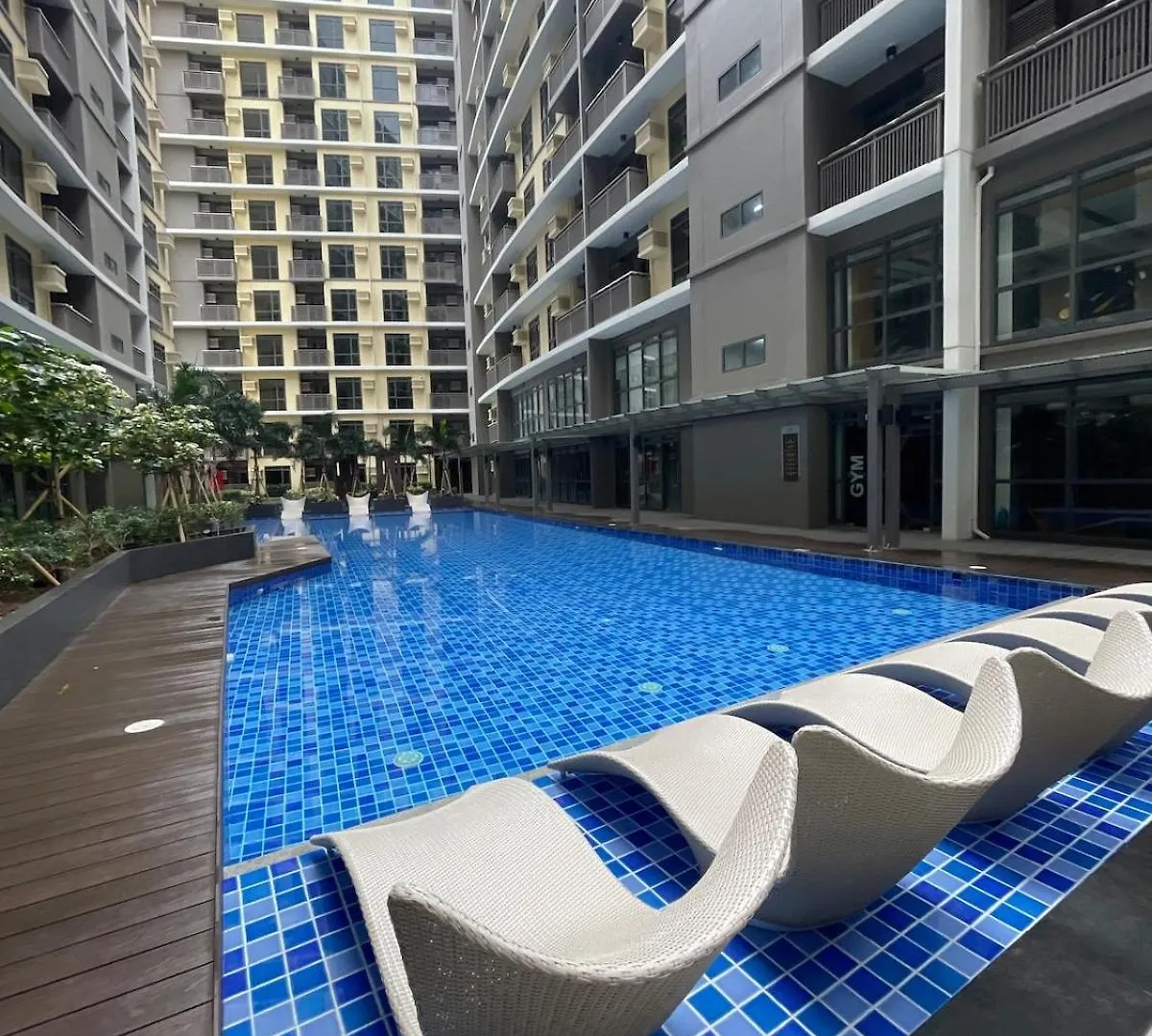 Spacious 1Br Near Airport Across Okada, Solaire Manila Apartment